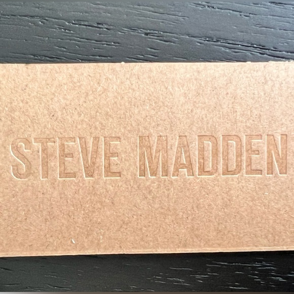 NWT STEVE MADDEN
Black BAURORA Quilted Sling Backpack With Pouch - Picture 13 of 14